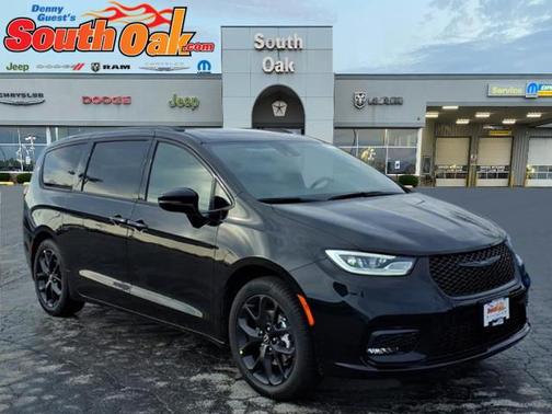 Diamond Black Crystal Pearlcoat 2026 Chrysler Pacifica Limited