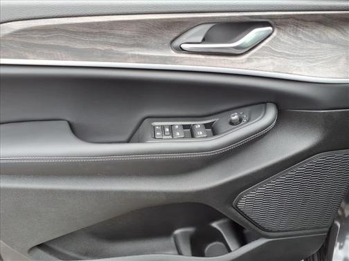 Baltic Gray Metallic Clearcoat 2026 Jeep Grand Cherokee Altitude