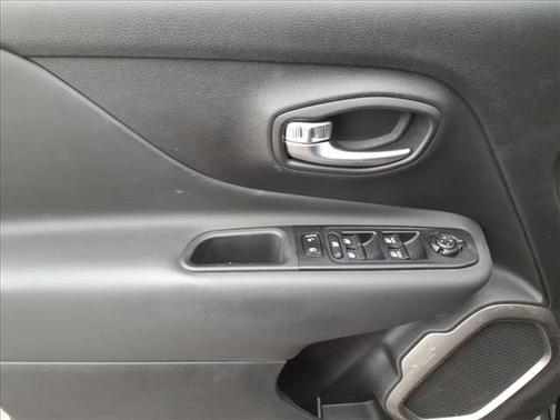 Black Clearcoat 2022 Jeep Renegade Latitude