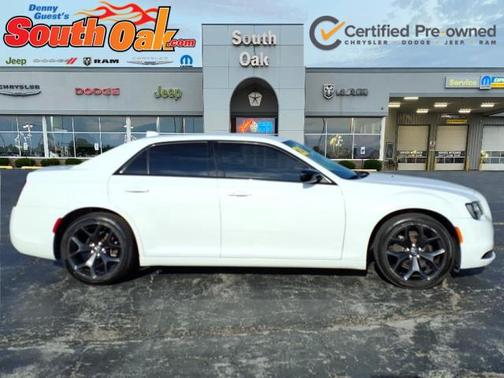 2021 Chrysler 300 Touring