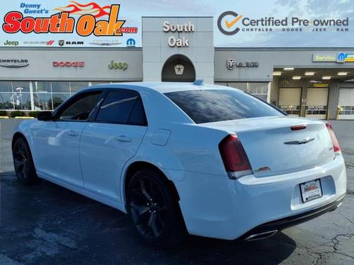 2021 Chrysler 300 Touring