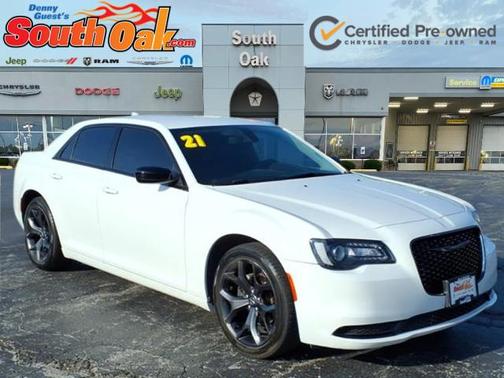 2021 Chrysler 300 Touring