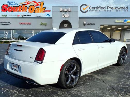 2021 Chrysler 300 Touring