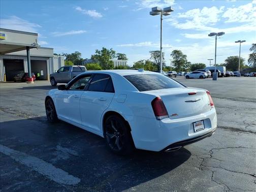2021 Chrysler 300 Touring