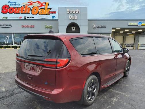 2023 Chrysler Pacifica Hybrid Touring L