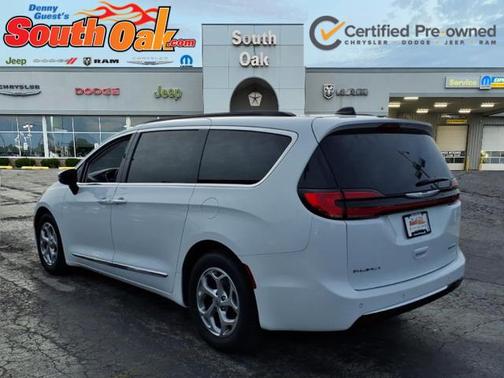Bright White Clearcoat 2023 Chrysler Pacifica Limited