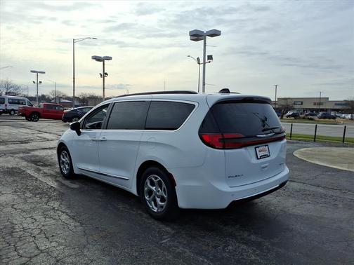 Bright White Clearcoat 2023 Chrysler Pacifica Limited