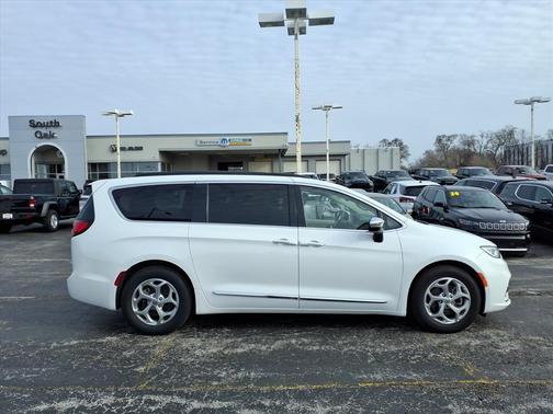 Bright White Clearcoat 2023 Chrysler Pacifica Limited