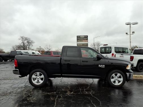 Diamond Black Crystal Pearlcoat 2024 RAM 1500 Classic SLT