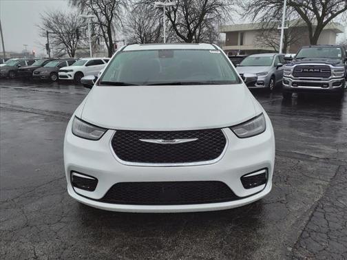 Bright White Clearcoat 2023 Chrysler Pacifica Limited