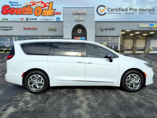Bright White Clearcoat 2023 Chrysler Pacifica Limited