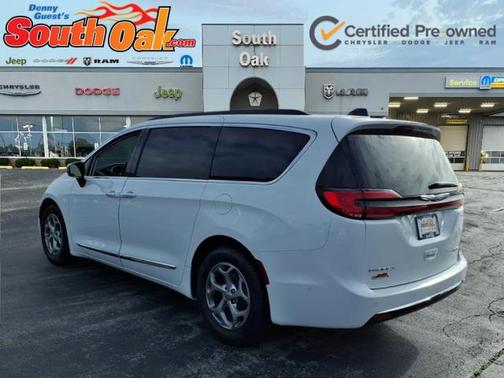 Bright White Clearcoat 2023 Chrysler Pacifica Limited