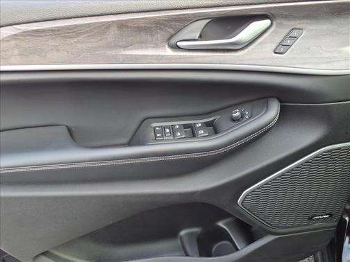 Diamond Black Crystal Pearlcoat 2023 Jeep Grand Cherokee Limited