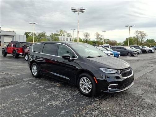 Diamond Black Crystal Pearlcoat 2025 Chrysler Pacifica L