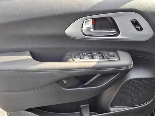 2025 Chrysler Pacifica Hybrid Premium S Appearance Pkg