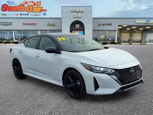 Aspen White Tricoat/Super Black 2024 Nissan Sentra SR