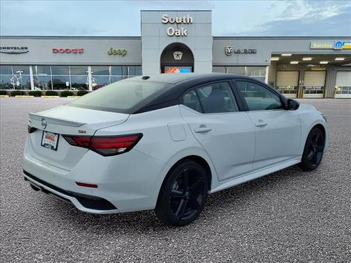 Aspen White Tricoat/Super Black 2024 Nissan Sentra SR