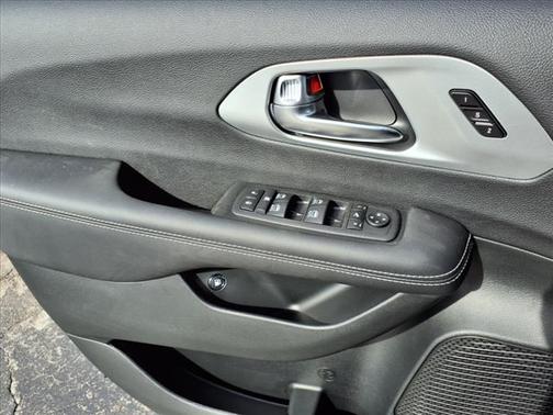 2025 Chrysler Pacifica Hybrid Premium S Appearance Pkg