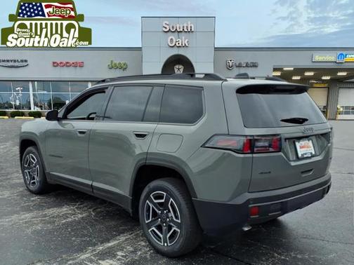 Sting-Gray Clearcoat 2026 Jeep Cherokee Laredo 4x4
