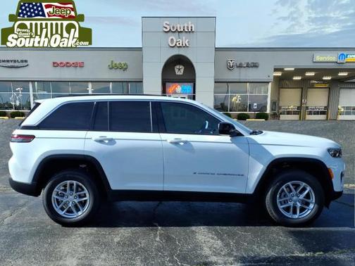 Bright White Clearcoat 2026 Jeep Grand Cherokee Laredo