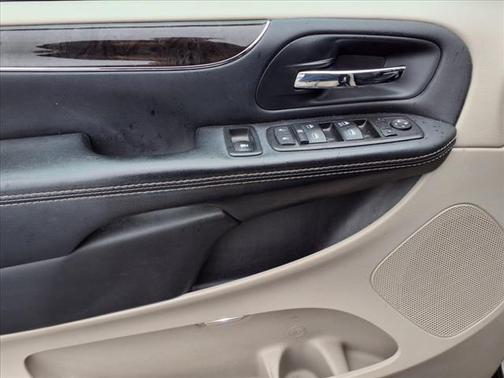 2015 Chrysler Town & Country Touring-L