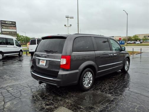 2015 Chrysler Town & Country Touring-L