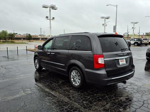 2015 Chrysler Town & Country Touring-L