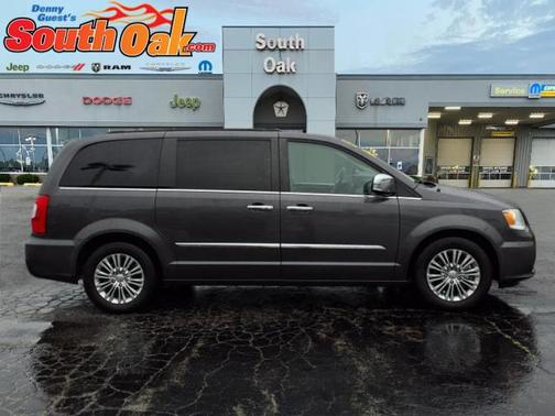 2015 Chrysler Town & Country Touring-L