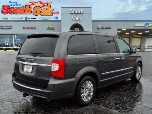 2015 Chrysler Town & Country Touring-L