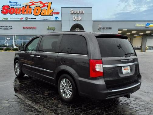 2015 Chrysler Town & Country Touring-L