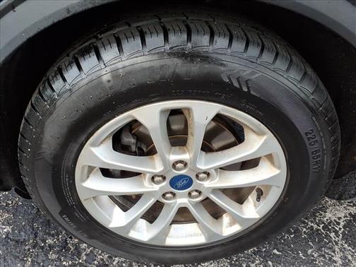 Agate Black Metallic 2022 Ford Escape SE