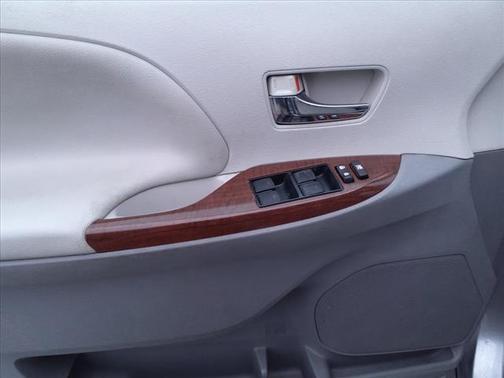2012 Toyota Sienna XLE
