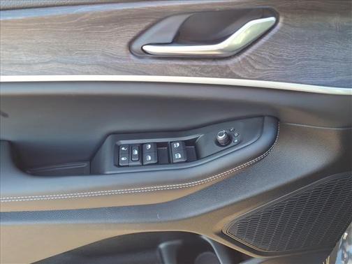 Baltic Gray Metallic Clearcoat 2026 Jeep Grand Cherokee L Altitude