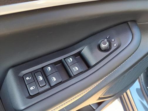 Baltic Gray Metallic Clearcoat 2026 Jeep Grand Cherokee L Altitude