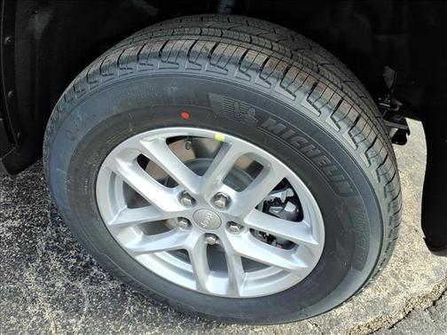 Velvet Red Pearlcoat 2026 Jeep Grand Cherokee L Laredo