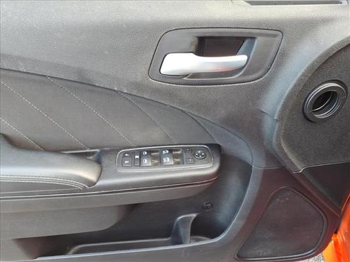 Go Mango 2022 Dodge Charger GT