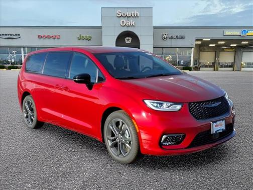 Red Hot Pearlcoat 2026 Chrysler Pacifica L
