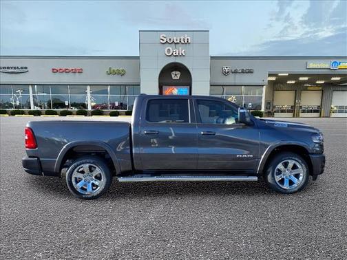 Granite Crystal Metallic Clearcoat 2027 RAM 1500 Big Horn/Lone Star