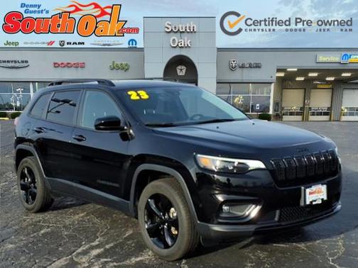 Diamond Black Crystal Pearlcoat 2023 Jeep Cherokee Altitude