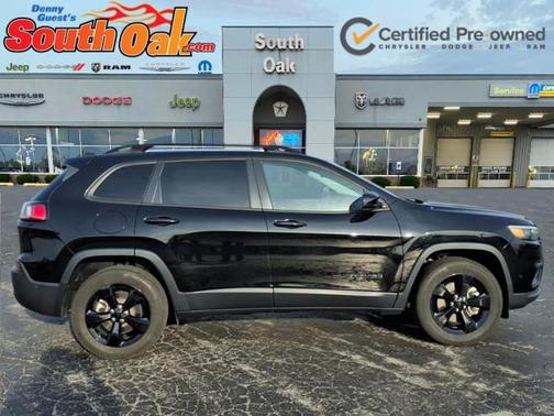 Diamond Black Crystal Pearlcoat 2023 Jeep Cherokee Altitude