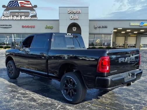 Diamond Black Crystal Pearlcoat 2026 RAM 2500 Laramie Crew Cab 4x4 6'4' Box