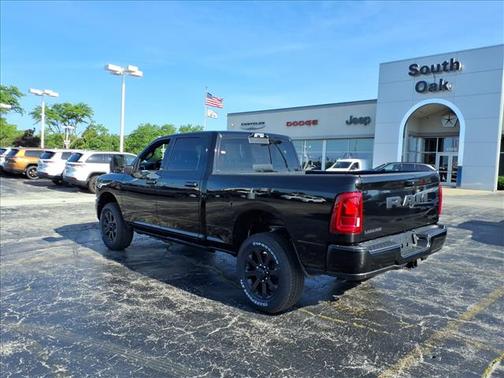 Diamond Black Crystal Pearlcoat 2026 RAM 2500 Laramie Crew Cab 4x4 6'4' Box