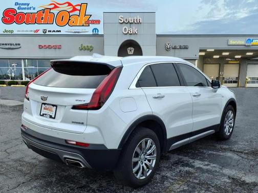 Crystal White Tricoat 2022 Cadillac XT4 Premium Luxury