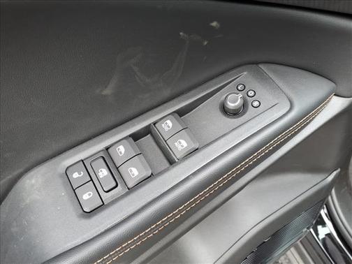 diamond black crystal pearlcoat 2026 Jeep Cherokee Overland