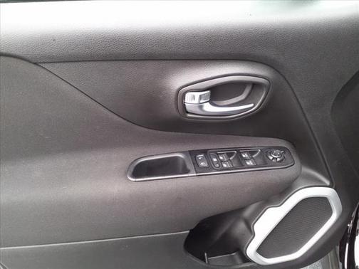 Black Clearcoat 2021 Jeep Renegade Latitude