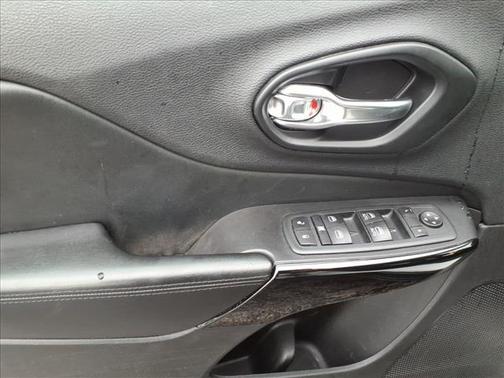 2020 Jeep Cherokee Altitude