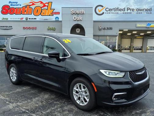 Brilliant Black Crystal Pearlcoat 2024 Chrysler Pacifica Touring L