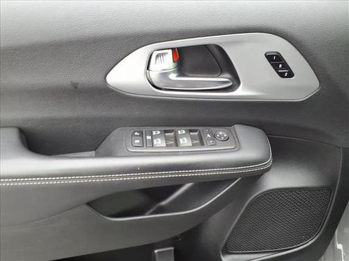 Ceramic Gray Clearcoat 2025 Chrysler Pacifica Limited
