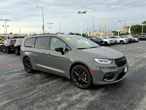 Ceramic Gray Clearcoat 2025 Chrysler Pacifica Limited