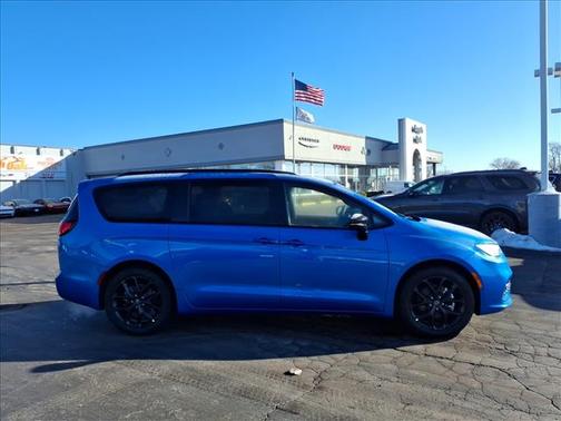 2026 Chrysler Pacifica L